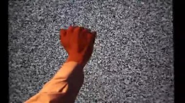 kırık tv adam el arka plan hd görüntüleri 