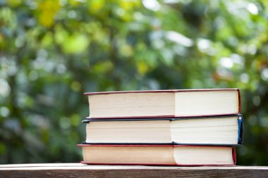 kitap ahşap masa ağacı bokeh kimse  