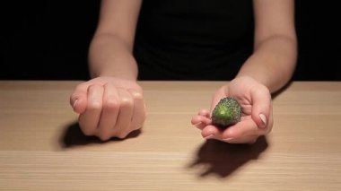 kadın el salatalık hapı tablo hd görüntüleri 