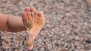 çocuk el kum saat taş arka plan hd görüntüleri 