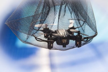 quadcopter ızgara yüzme havuzu arka plan kimse 