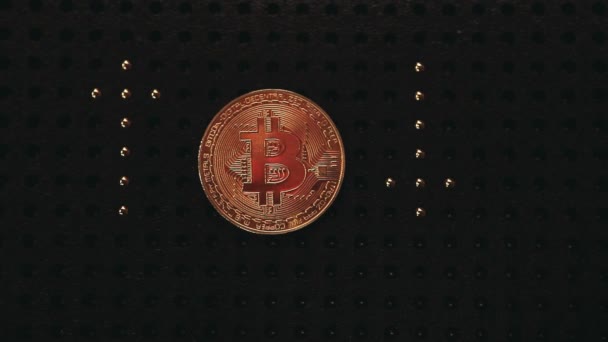 Bitcoin Mynt Metall Kula Plast Bakgrund Filmer Moskva Juni 2019 — Stockvideo