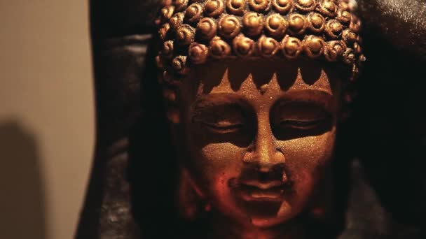 Золотой Будда Лицо Стены Статуи Фон — стоковое видео