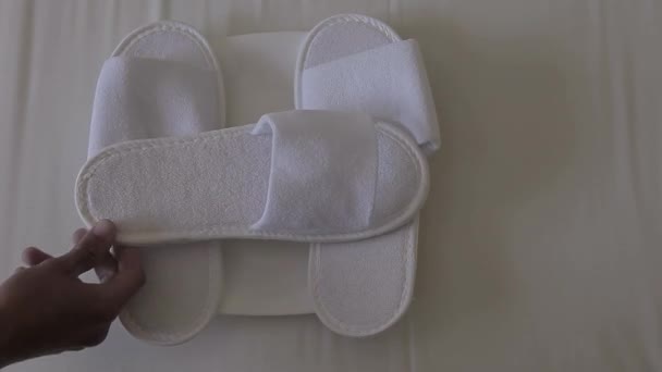 酒店白色拖鞋床背景 — 图库视频影像