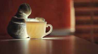 pencere sıcak çay bardağı peluş mühür 