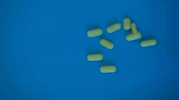 Antibiotika Pille Blaues Papier Hintergrund — Stockvideo
