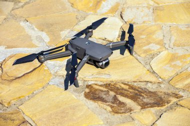 astrakhan rusya 9 13 2019 quadcopter doğal keskin taş arka plan