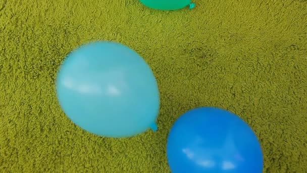 Balloon Fall Green Wool Background — Stock Video