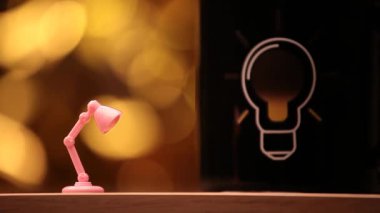 Lamba lambası masa altın bokeh 
