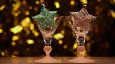 Kokteyl yıldızı altın bokeh 