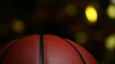 Basketbolun karanlık arkaplan görüntüleri 