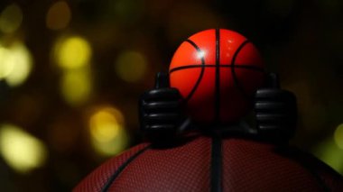 Basketbolun karanlık arkaplan görüntüleri 