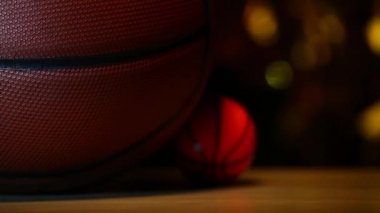 Basketbolun karanlık arkaplan görüntüleri 