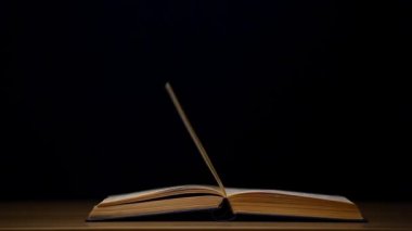 Kitap koyu arkaplanının görüntüleri 
