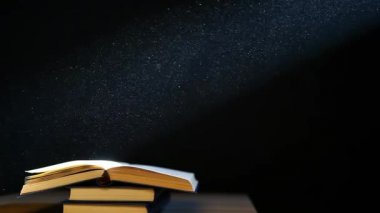 Toz kitabının karanlık arkaplan görüntüleri 