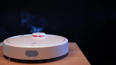Elektrik süpürgesinin karanlık arka plan görüntüleri 
