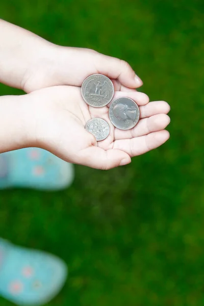 Image Children Hand Coin — Stock Photo, Image