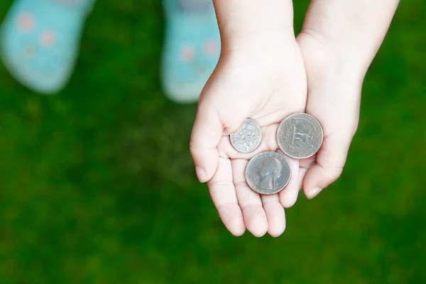 Image Children Hand Coin — Stock Photo, Image