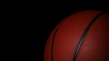 Basketbolun karanlık arkaplan görüntüleri 