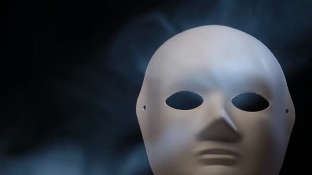 Metraje Máscara Humo Fondo Oscuro — Vídeo de stock
