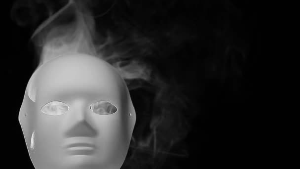 Záběry Masky Kouř Tmavé Pozadí — Stock video