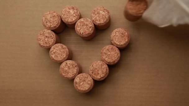 Şarabı Durduran Kalp Sembolünün Görüntüleri — Stok video