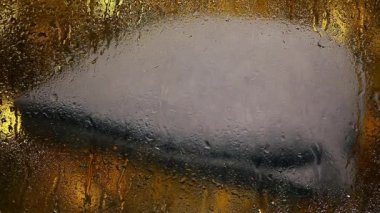 Kapsül suyu düşüşünün görüntüleri 