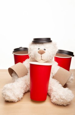 Boş fincan peluş beyaz arkaplan görüntüsü 