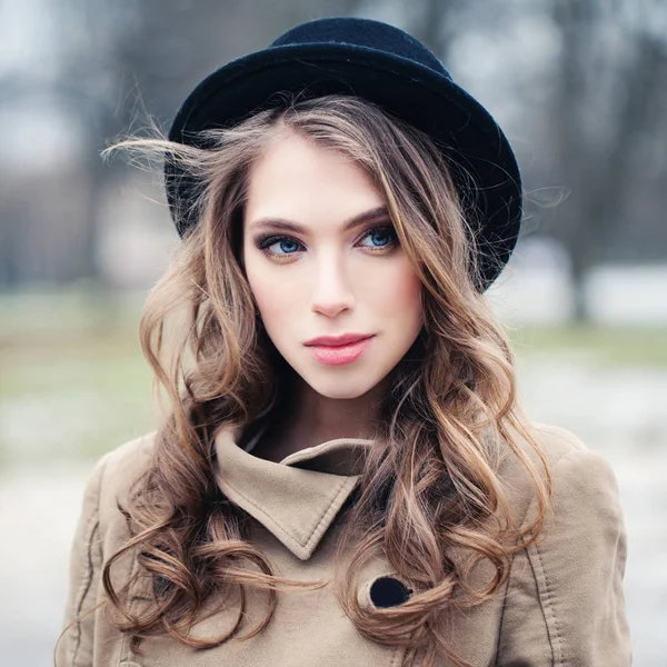 Perfect Young Woman Black Hat Outdoors Park Perfect Female Face — Stock Photo, Image
