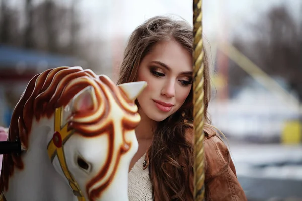 Young Pretty Woman Long Brown Hair Makeup Dreaming Merry Beautiful — Stock Photo, Image