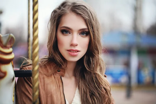 Closeup Portrait Beautiful Young Woman Long Wavy Brown Hair Makeup — Stock Photo, Image