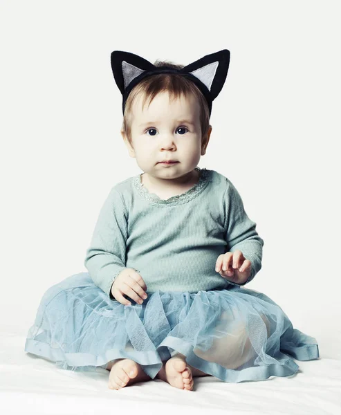Schattige Babymeisje Kat Oren Hairdecor — Stockfoto