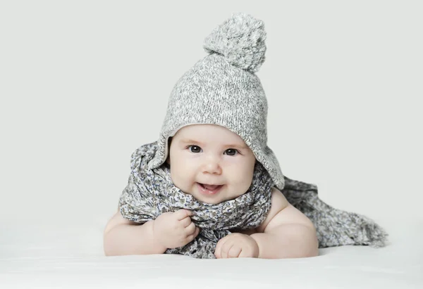 Sød Lille Baby Strikket Hat Portræt Happy Lille Barn Måneder - Stock-foto