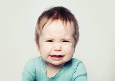 Ağlayan bebek yüz (6 aylık)