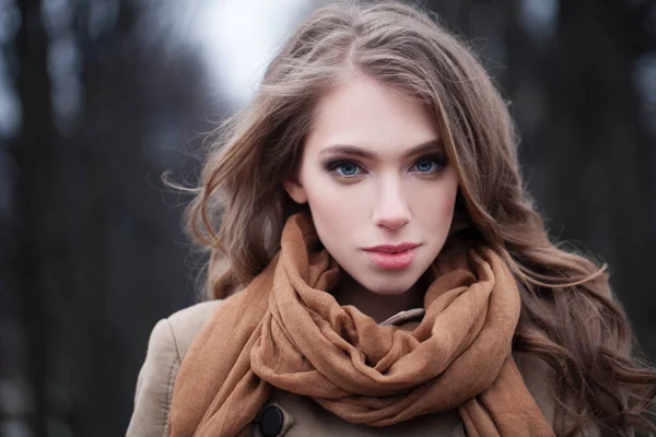 Perfekta Kvinnan Utomhus Kvinnliga Ansikte Närbild — Stockfoto