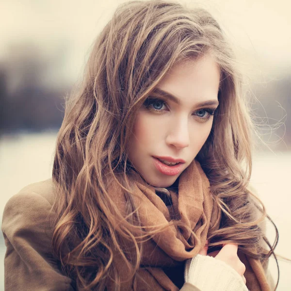 Beautiful Young Woman Outdoors Vintage Autumn Portrait — Stock Photo, Image