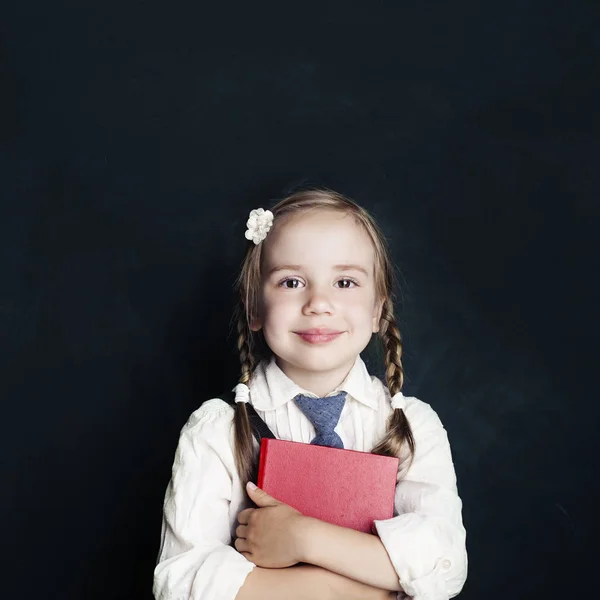 Glückliches Kleines Mädchen Mit Rotem Schulbuch Auf Schwarzem Hintergrund Kind — Stockfoto