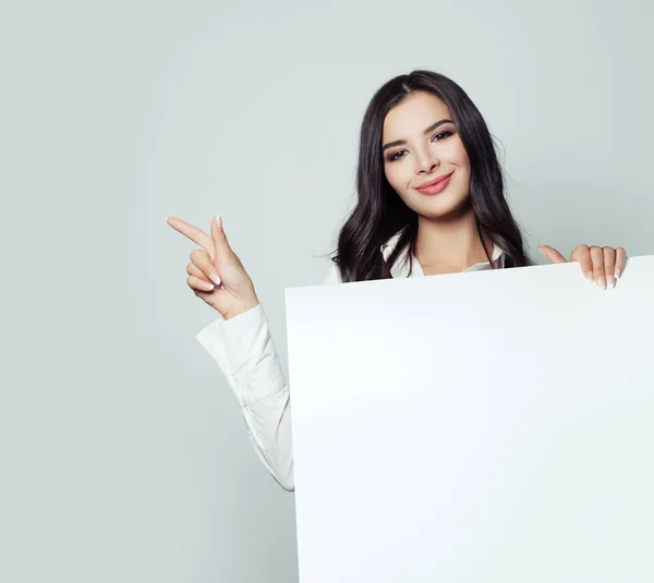 Donna Affari Sorridente Con Sfondo Bianco Bordo Vuoto Con Spazio — Foto Stock