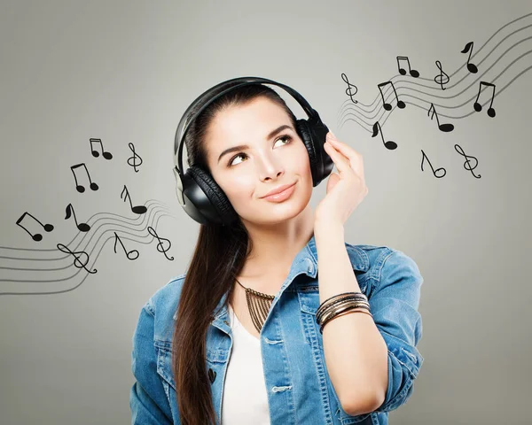 Young Smiling Woman Listening Music Headphones — Stock Photo, Image