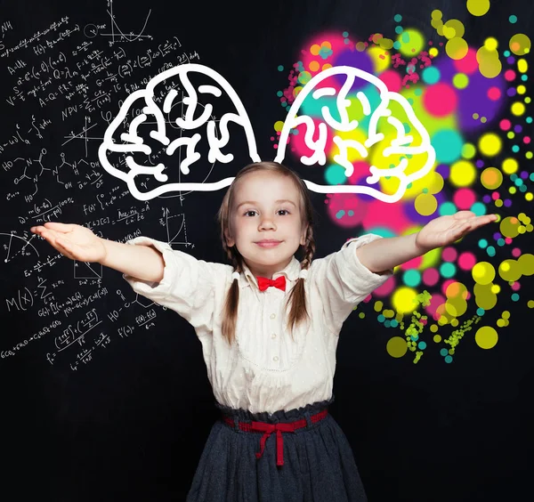 Kind Ontwikkelingsconcept Gelukkig Meisje Schoolbord Achtergrond Met Wetenschap Kunst Ontwerpelementen — Stockfoto