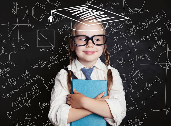 Conceito Carreira Feminina Sucesso Estudante Matemática Menina Alegre Chapéu Formatura — Fotografia de Stock