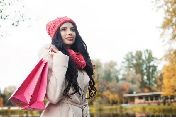 Mulher Outono Bonita Com Saco Compras Colorido Livre — Fotografia de Stock