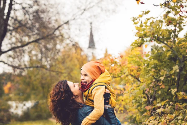 Mãe Filho Juntos Família Divertindo Livre — Fotografia de Stock