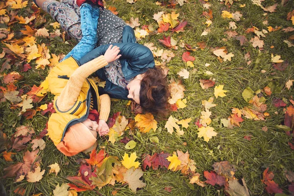 Mãe Filho Juntos Parque Outono Livre Família Feliz Mãe Menino — Fotografia de Stock