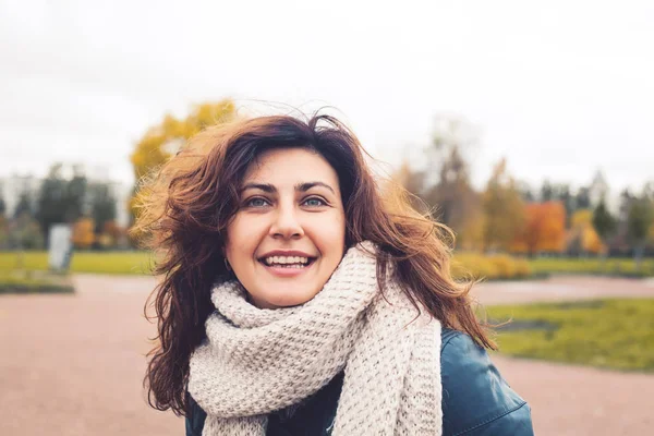 Femme Heureuse Plein Air Beauté Naturelle Portrait Personnes Réelles — Photo