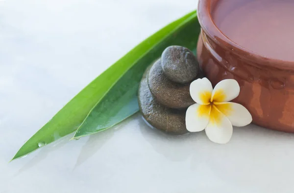 Wellness Objekte Auf Weißem Hintergrund Mit Sonnenlicht — Stockfoto