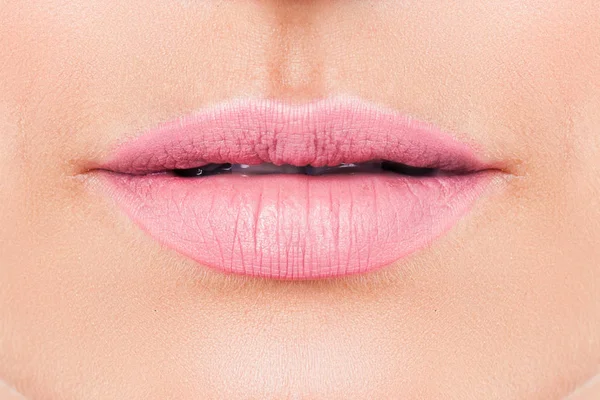 Hermosos Labios Femeninos Con Maquillaje Lápiz Labial Rosa — Foto de Stock