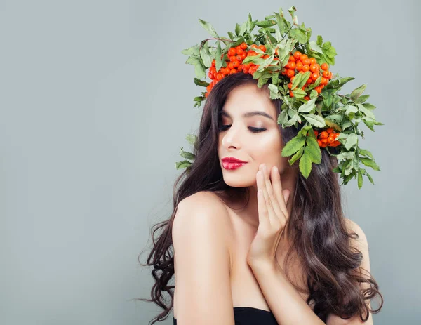 Mulher Sorridente Segundo Plano Com Espaço Cópia Modelo Morena Com — Fotografia de Stock