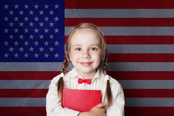 Niña Estudiante Con Libro Fondo Bandera Aprender Concepto Idioma Inglés —  Fotos de Stock