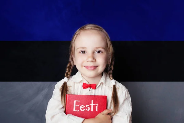 Język Estoński Koncepcja Litte Dziewczyna Student Książki Tle Banderą Estońską — Zdjęcie stockowe